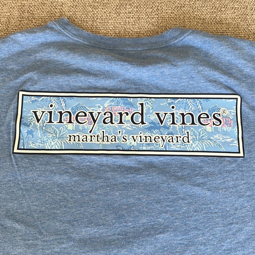 Vineyard Vines Blue medium tshirt